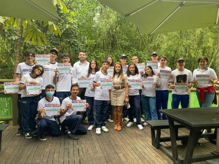BIOPARQUE UKUMARÍ ENTREGÓ CERTIFICADO DE SERVICIO SOCIAL ESTUDIANTIL A 21 JÓVENES PEREIRANOS
